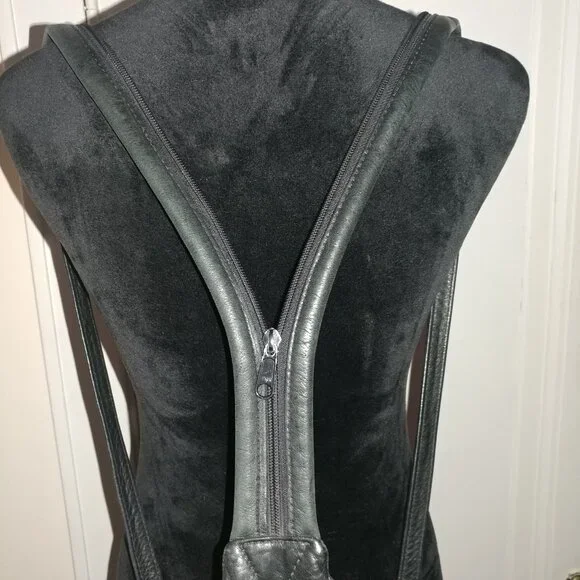 Mac Clay Leather Design: Tan/Black Leather Convertible Backpack/Shoulder Bag - Picture 5 of 14